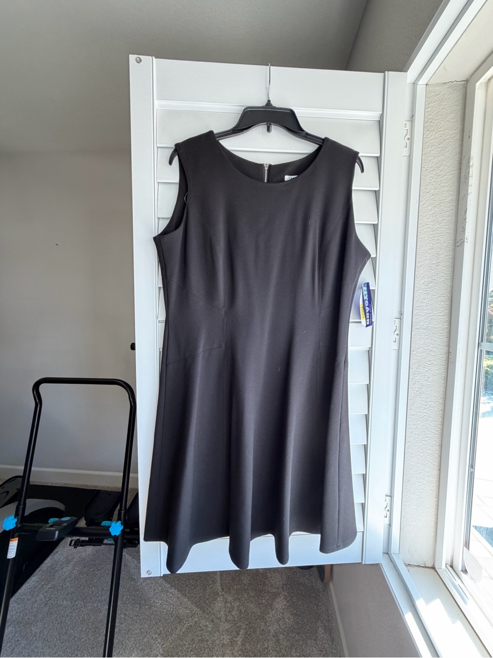 Peter Nygard Sleeveless Black Midi Dress